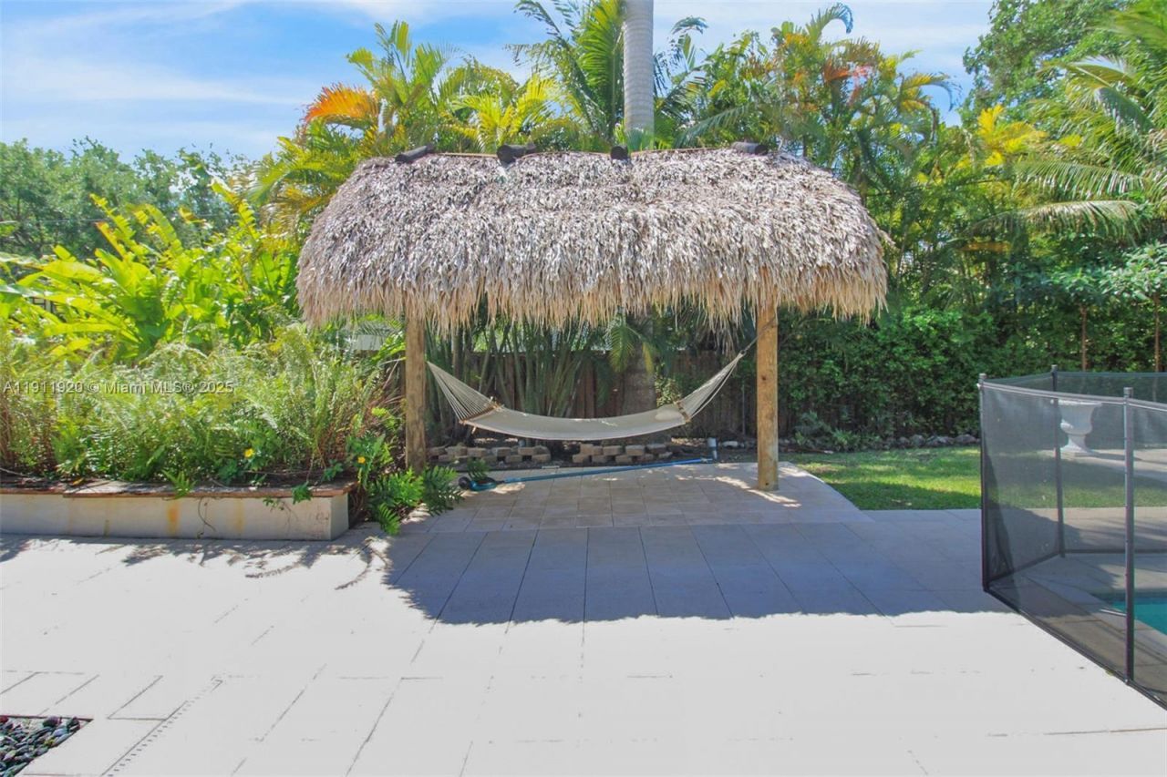 6900 SW 104th St, Pinecrest, FL 33156 Photo