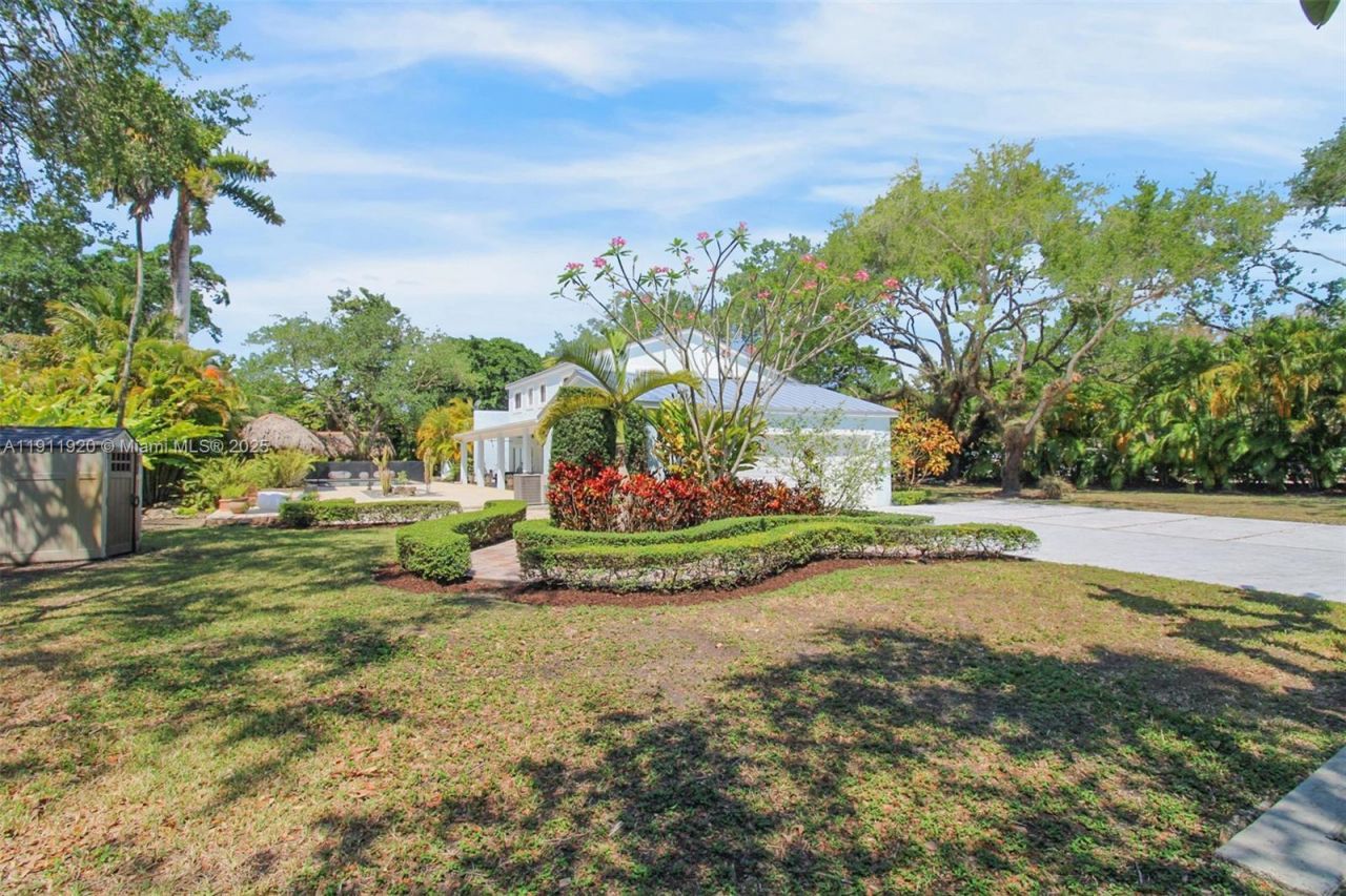 6900 SW 104th St, Pinecrest, FL 33156 Photo