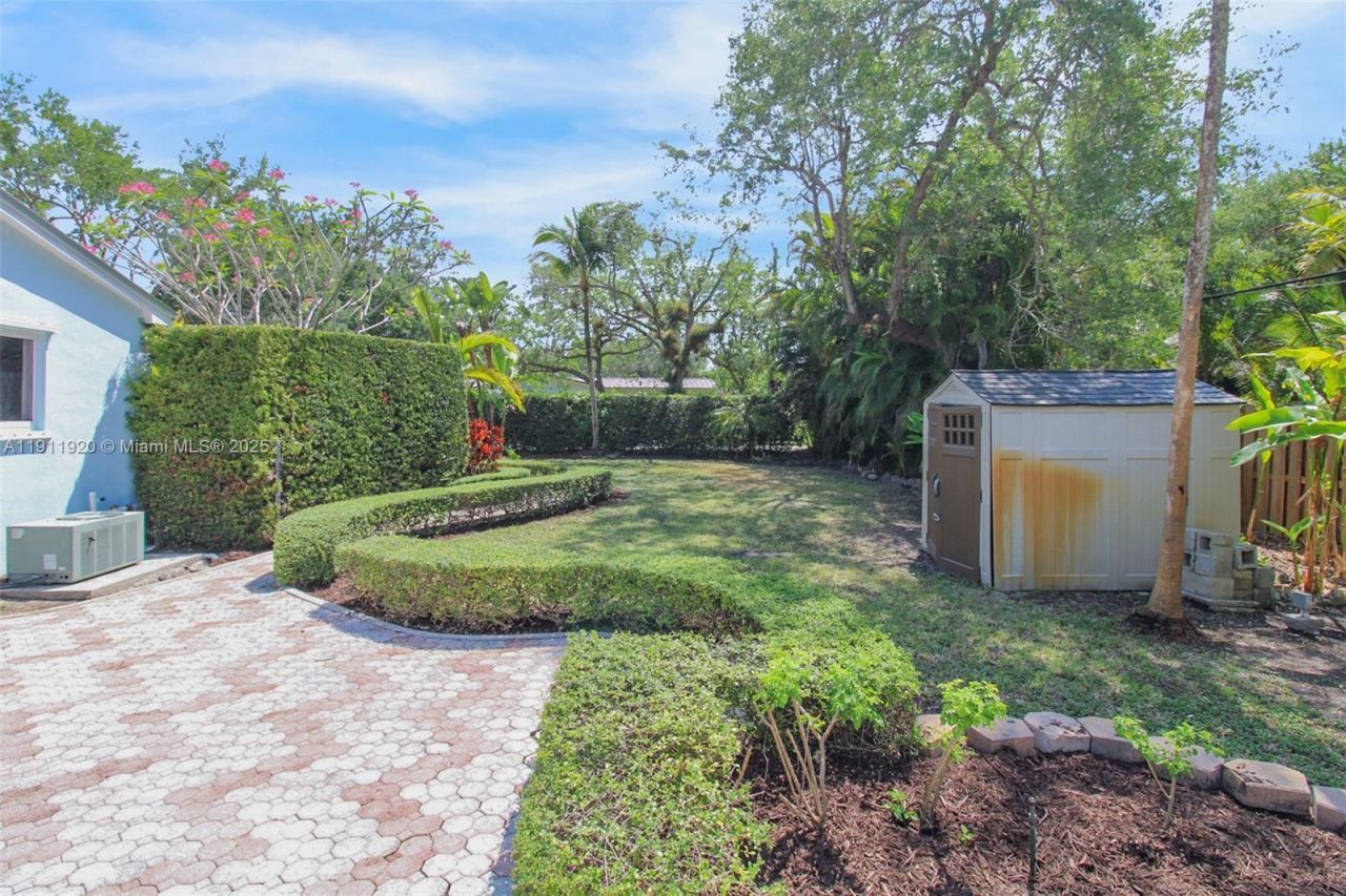 6900 SW 104th St, Pinecrest, FL 33156 Photo