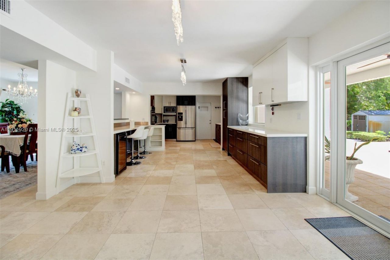 6900 SW 104th St, Pinecrest, FL 33156 Photo