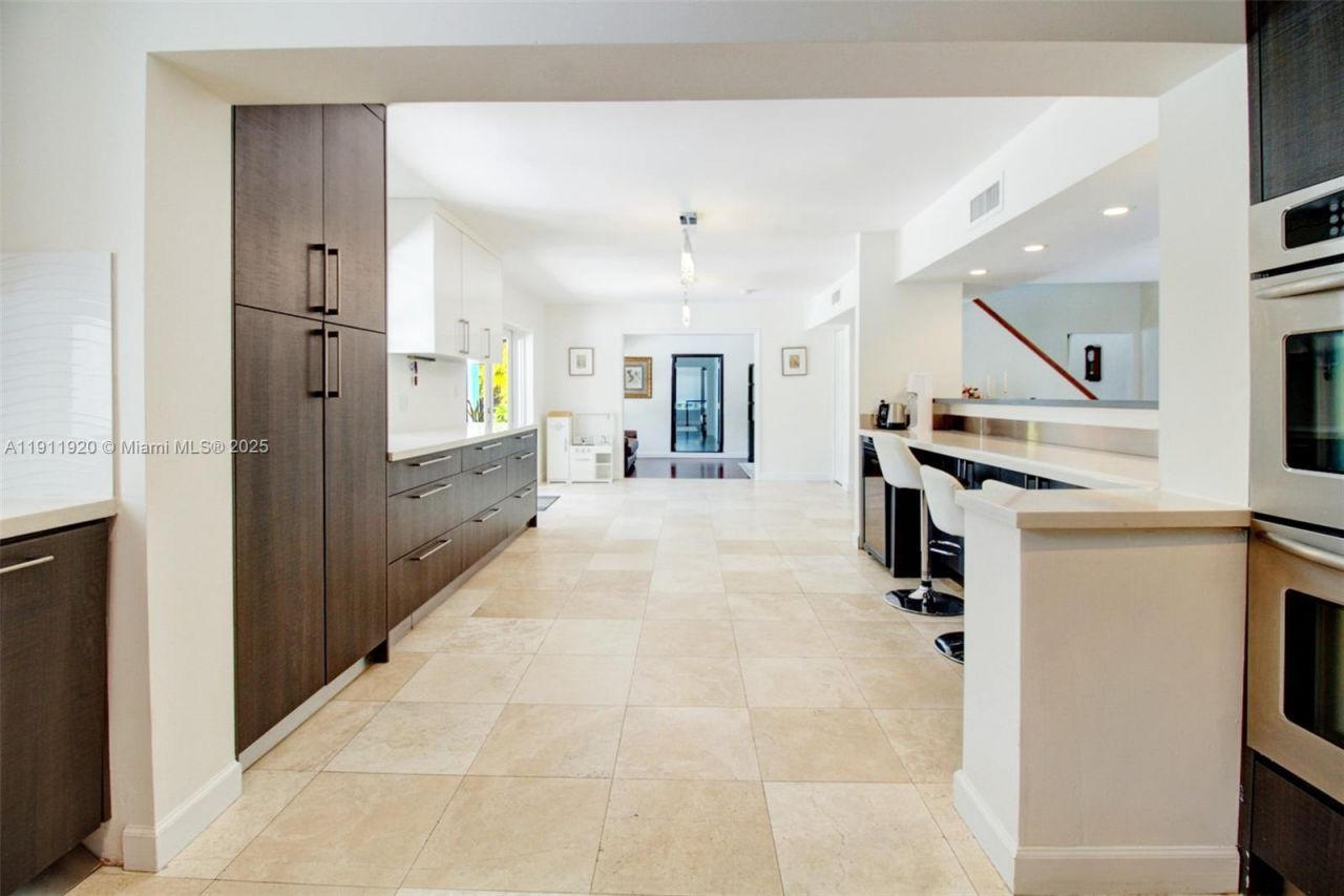 6900 SW 104th St, Pinecrest, FL 33156 Photo