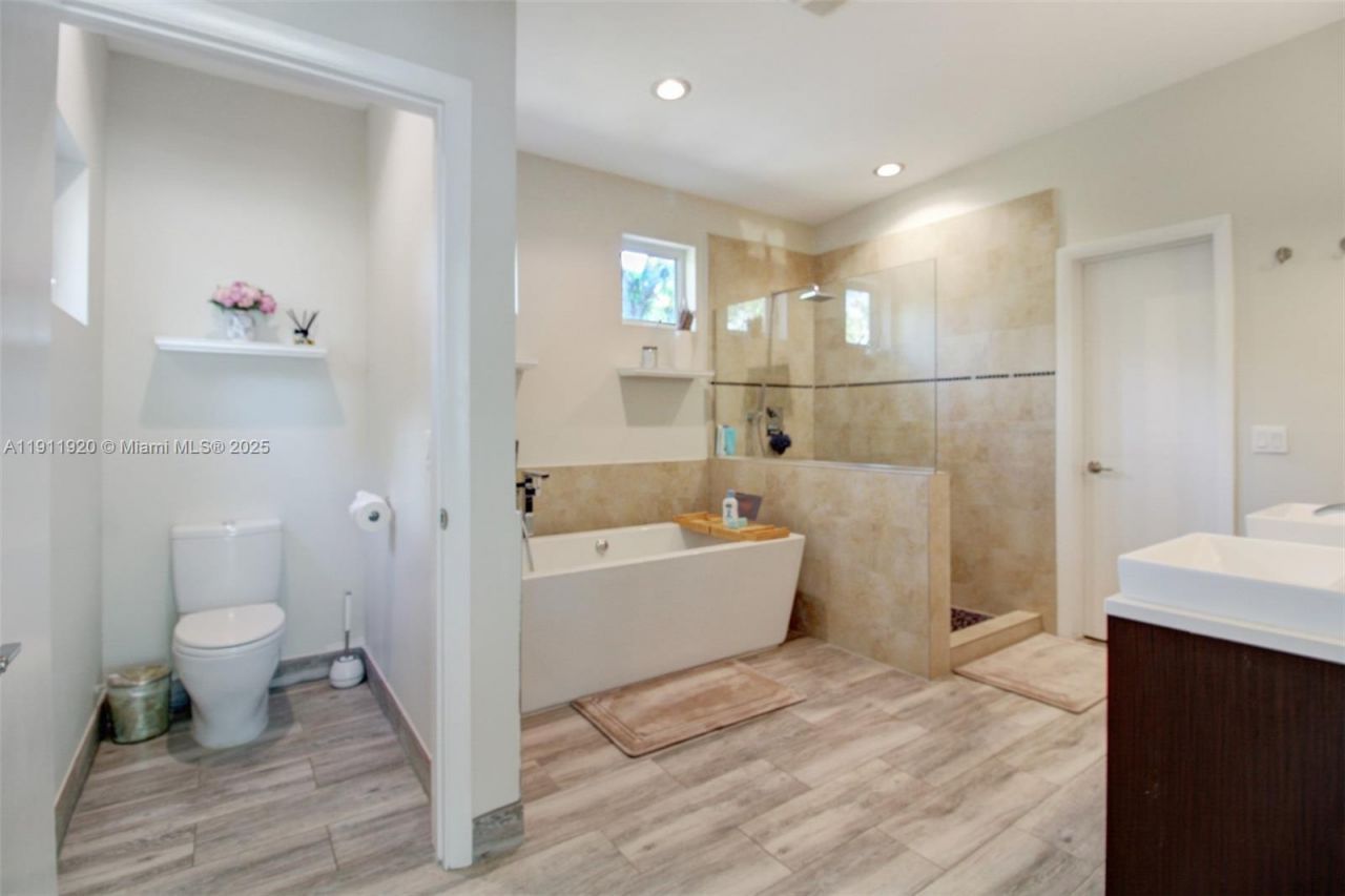 6900 SW 104th St, Pinecrest, FL 33156 Photo