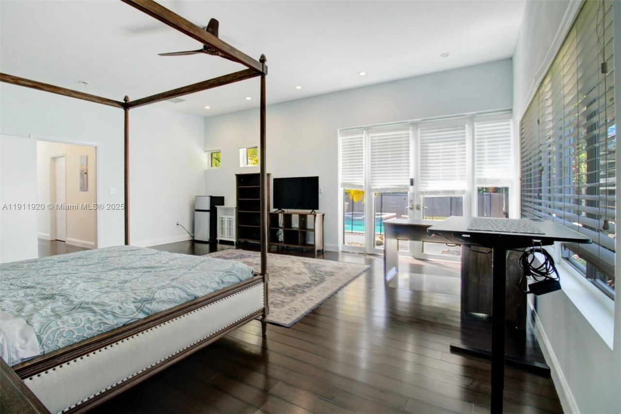 6900 SW 104th St, Pinecrest, FL 33156 Photo