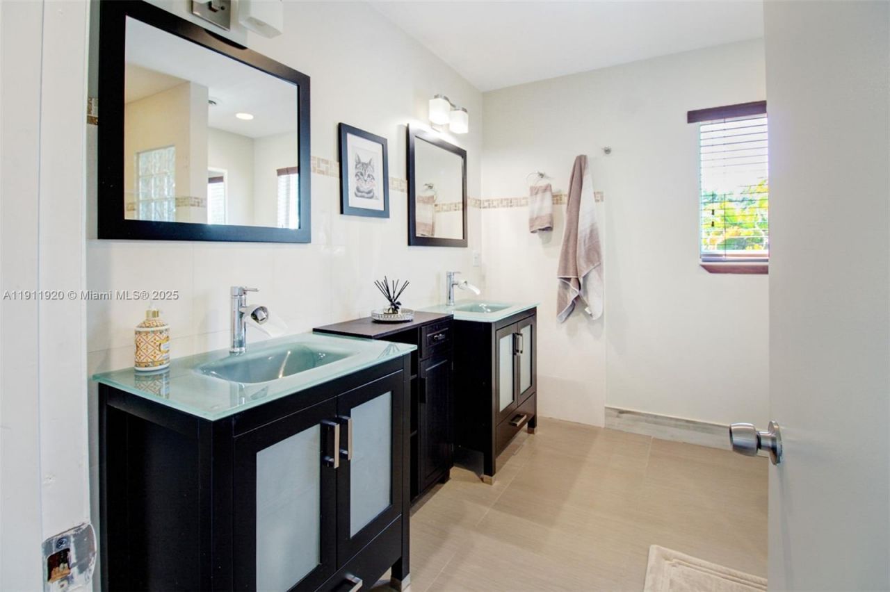 6900 SW 104th St, Pinecrest, FL 33156 Photo