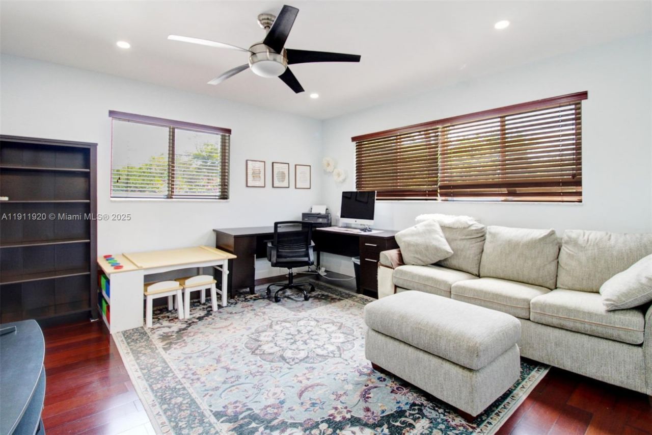 6900 SW 104th St, Pinecrest, FL 33156 Photo