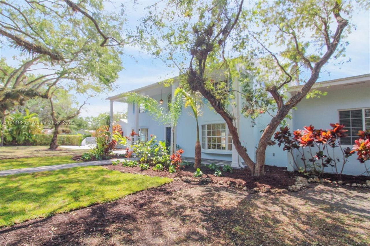 6900 SW 104th St, Pinecrest, FL 33156 Photo