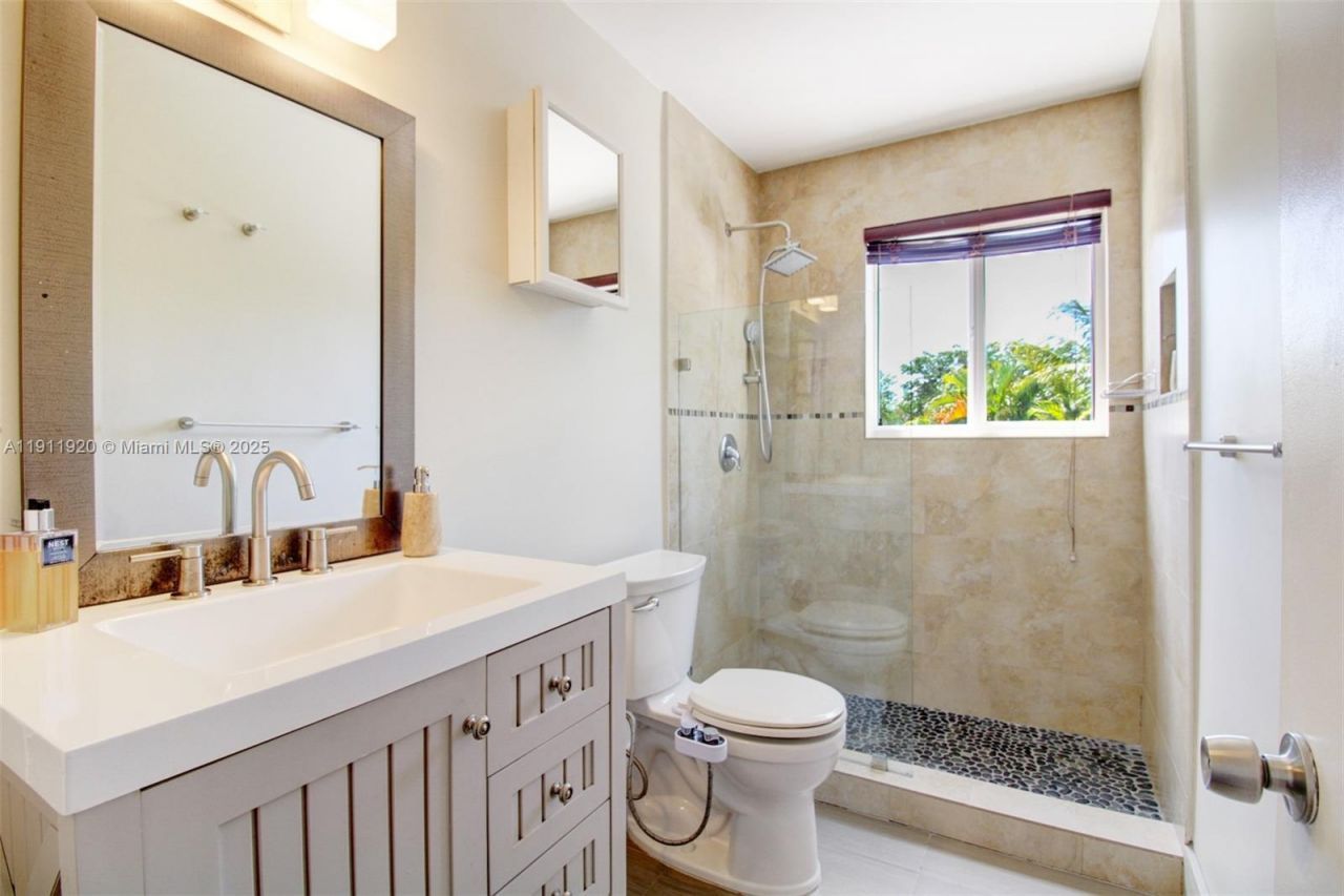 6900 SW 104th St, Pinecrest, FL 33156 Photo