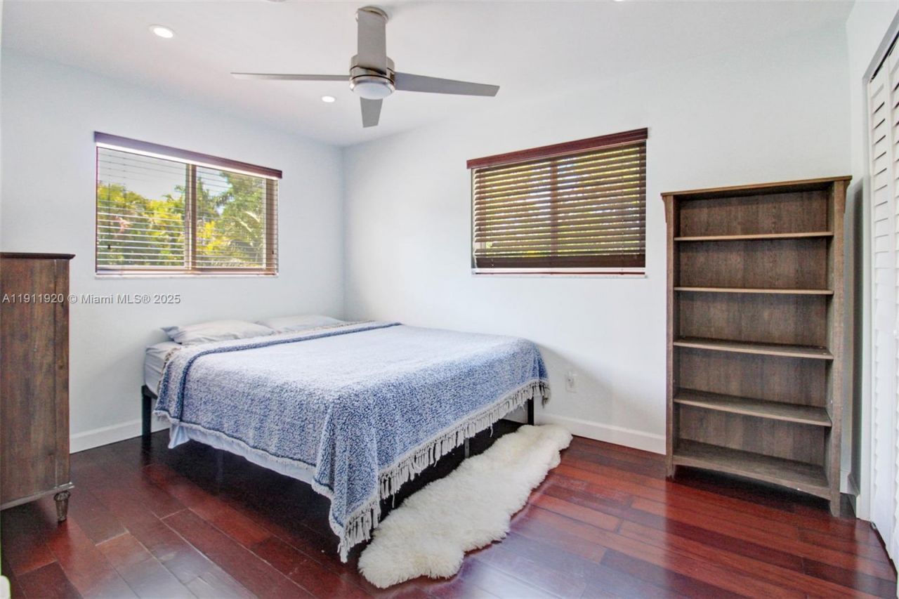 6900 SW 104th St, Pinecrest, FL 33156 Photo