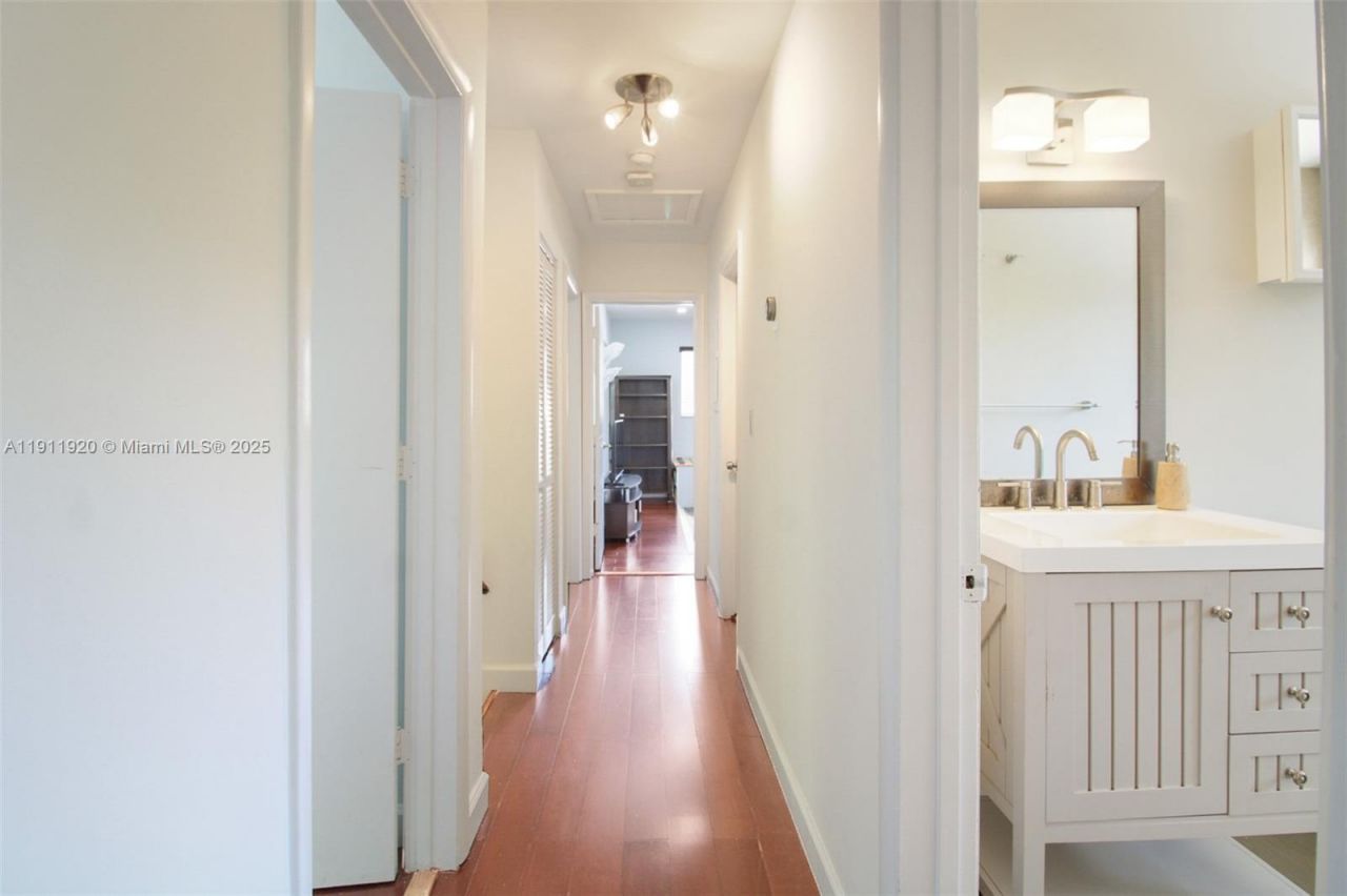 6900 SW 104th St, Pinecrest, FL 33156 Photo