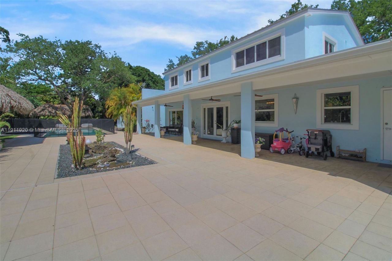 6900 SW 104th St, Pinecrest, FL 33156 Photo