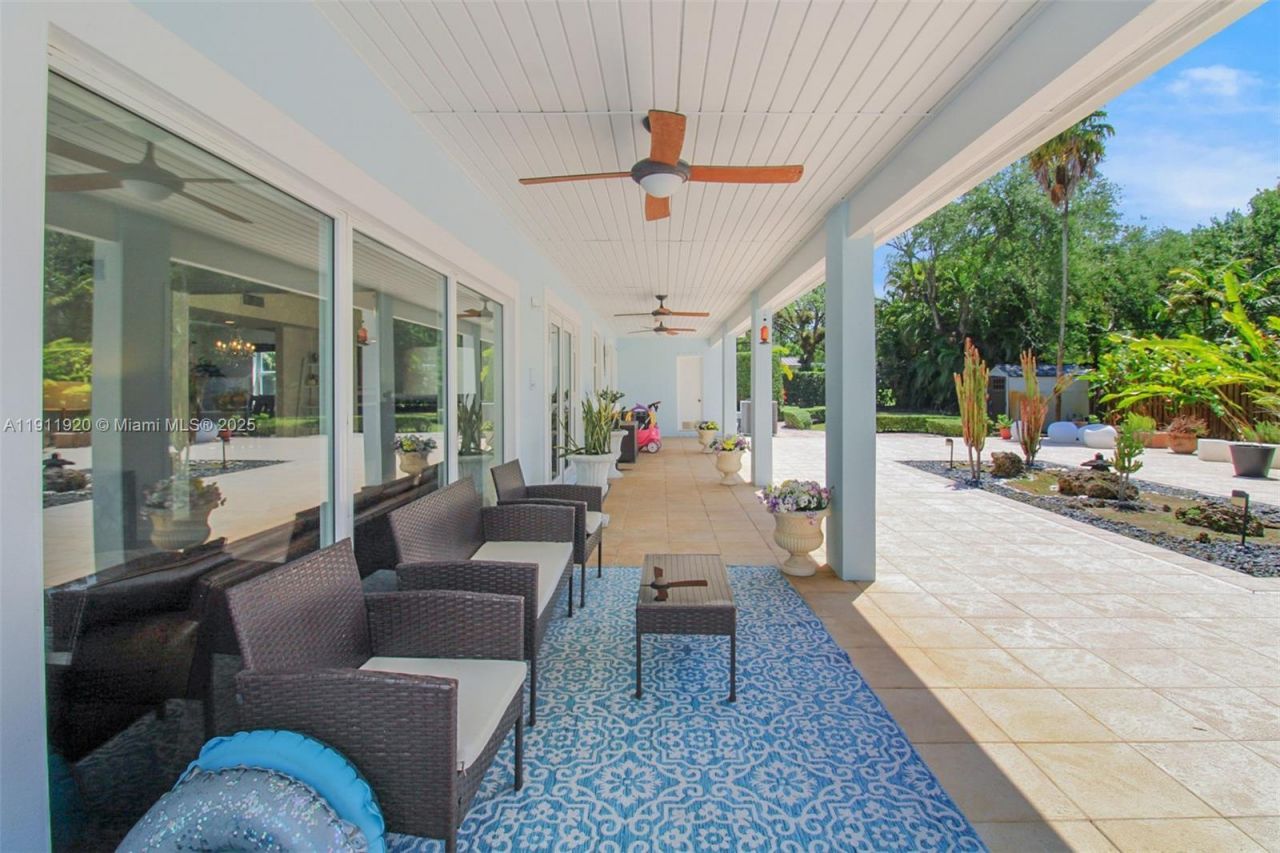 6900 SW 104th St, Pinecrest, FL 33156 Photo