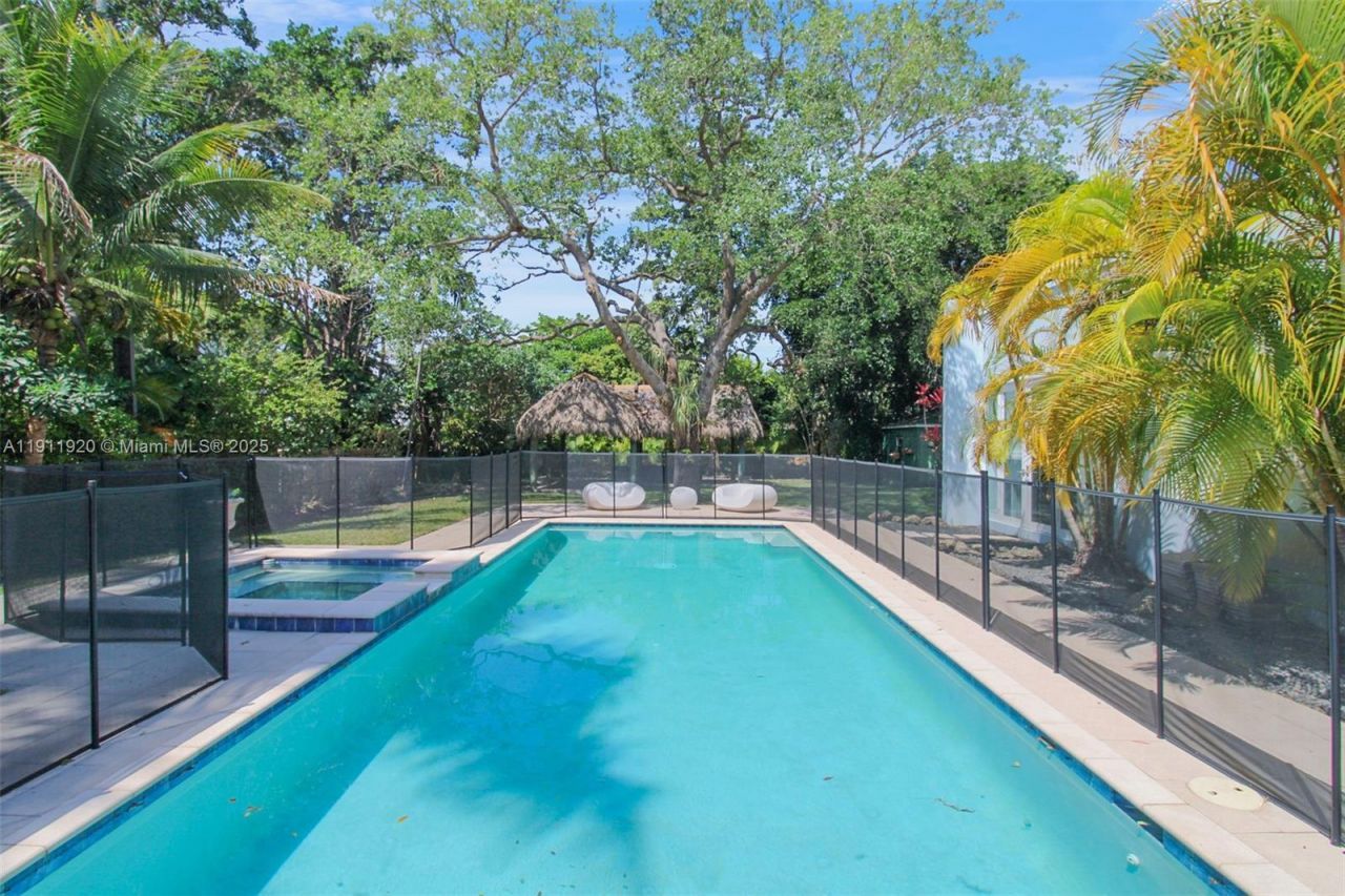 6900 SW 104th St, Pinecrest, FL 33156 Photo