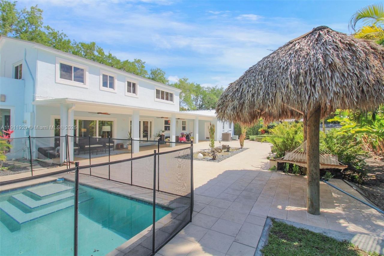 6900 SW 104th St, Pinecrest, FL 33156 Photo