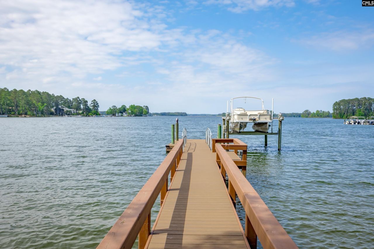 748 Crystal Lake Circle  Photo 4