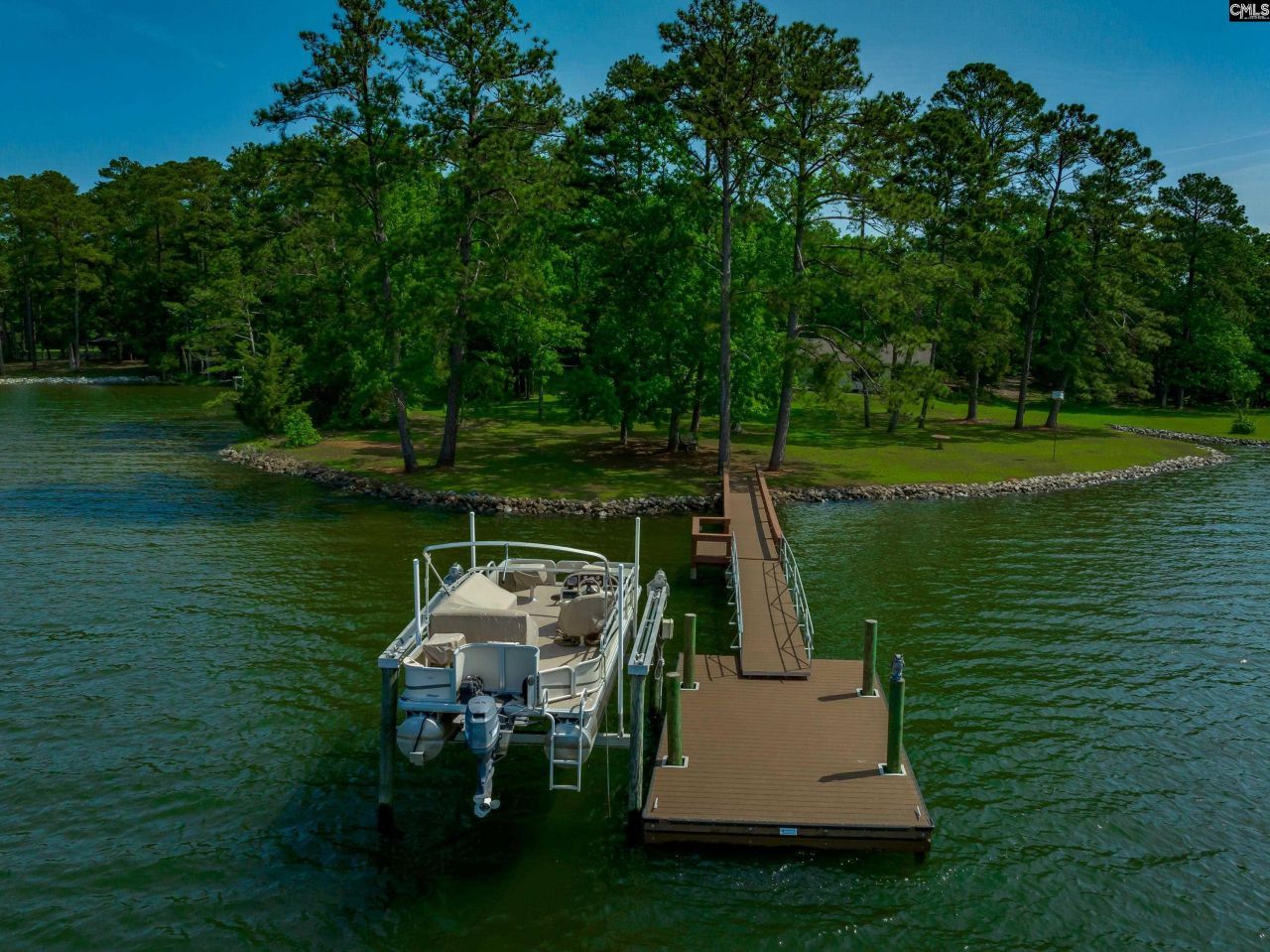 748 Crystal Lake Circle  Photo 6