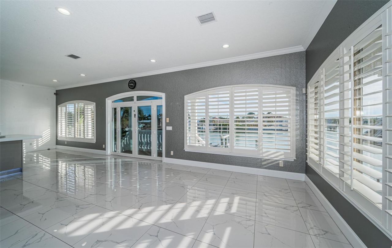 7942 3rd Avenue S, Saint Petersburg, FL 33707 Photo