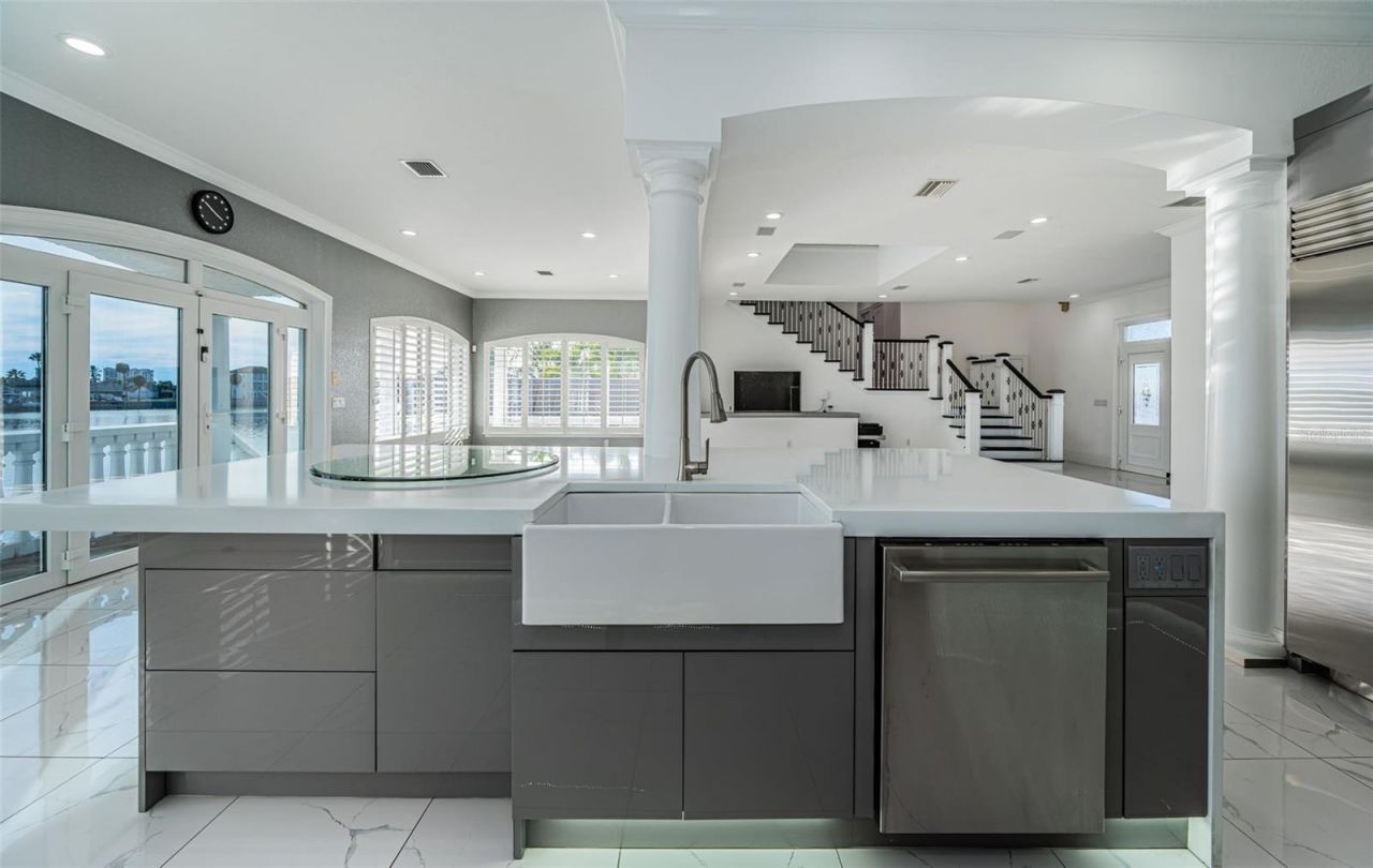 7942 3rd Avenue S, Saint Petersburg, FL 33707 Photo