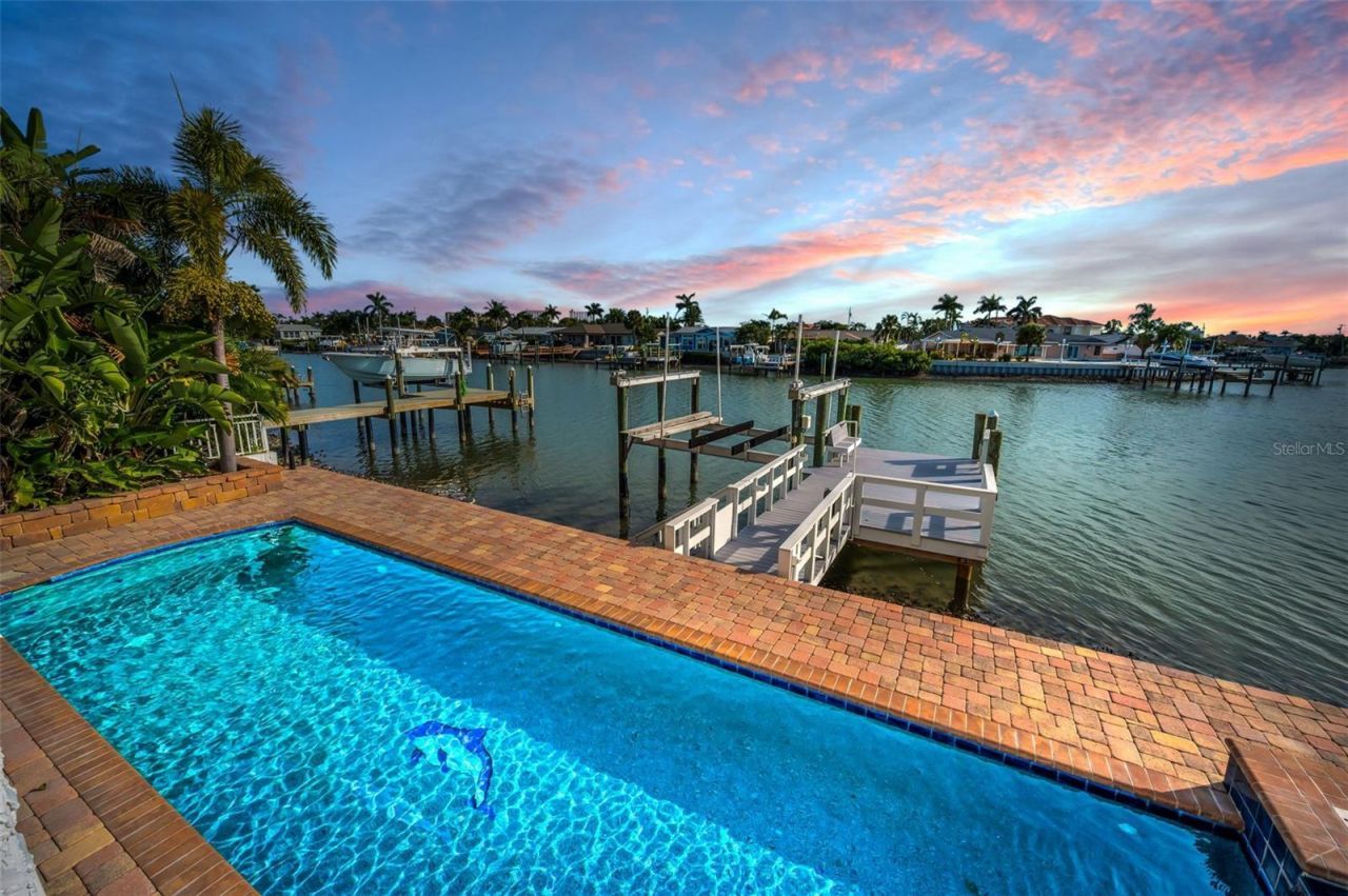 7942 3rd Avenue S, Saint Petersburg, FL 33707 Photo