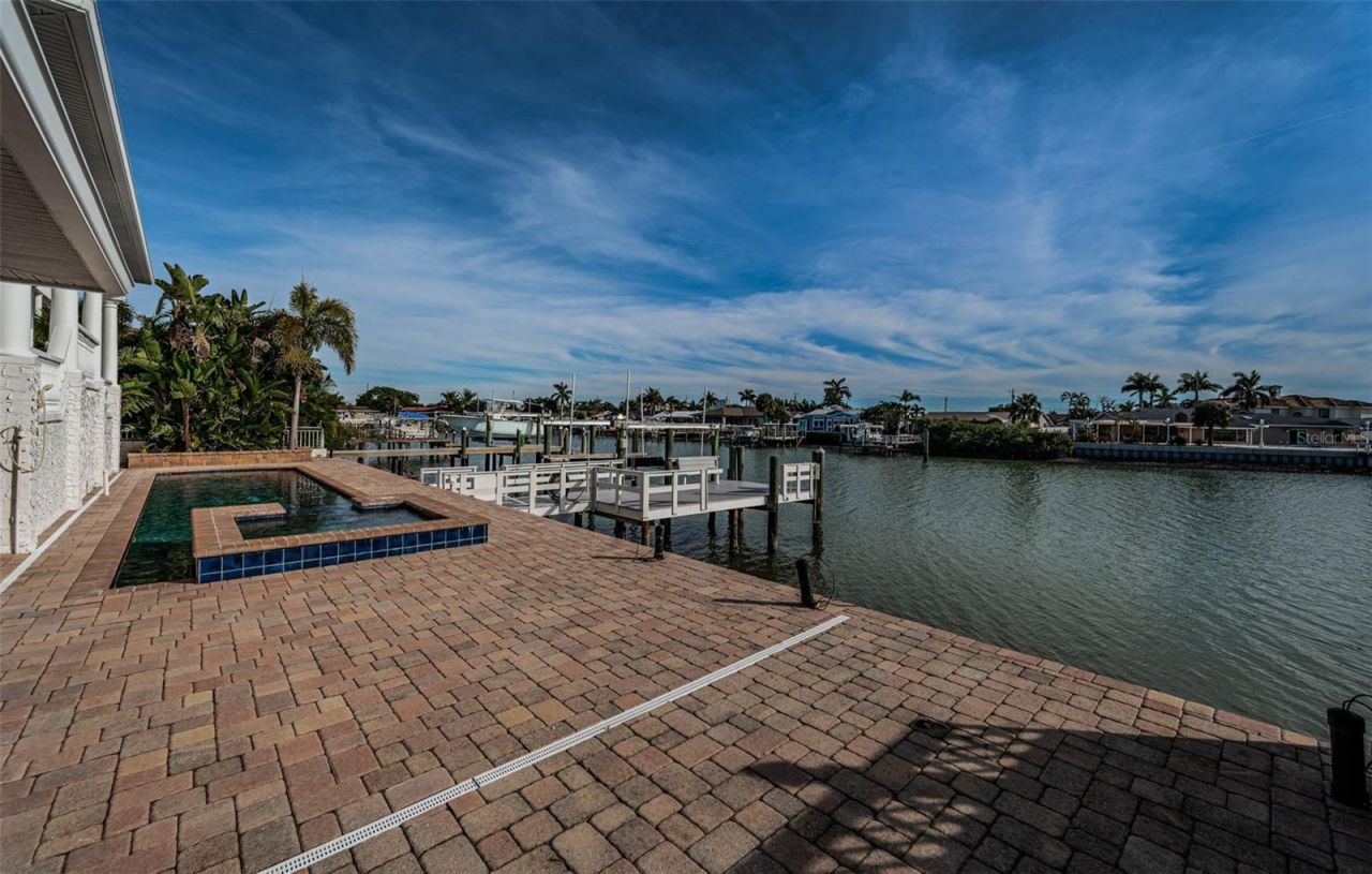 7942 3rd Avenue S, Saint Petersburg, FL 33707 Photo