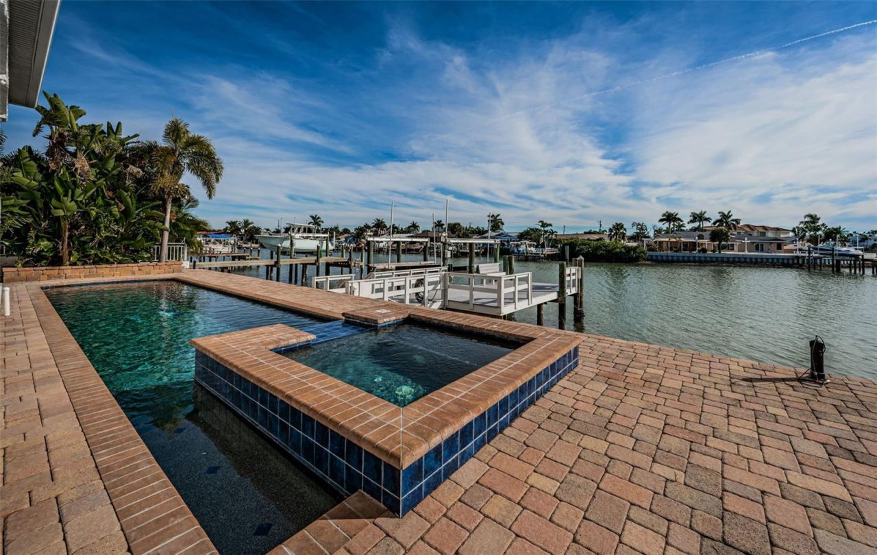 7942 3rd Avenue S, Saint Petersburg, FL 33707 Photo