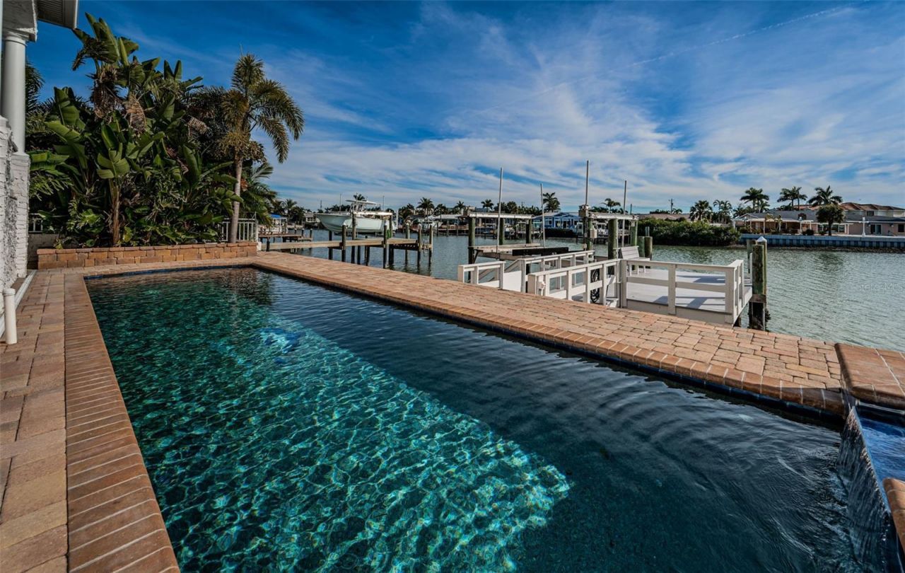 7942 3rd Avenue S, Saint Petersburg, FL 33707 Photo