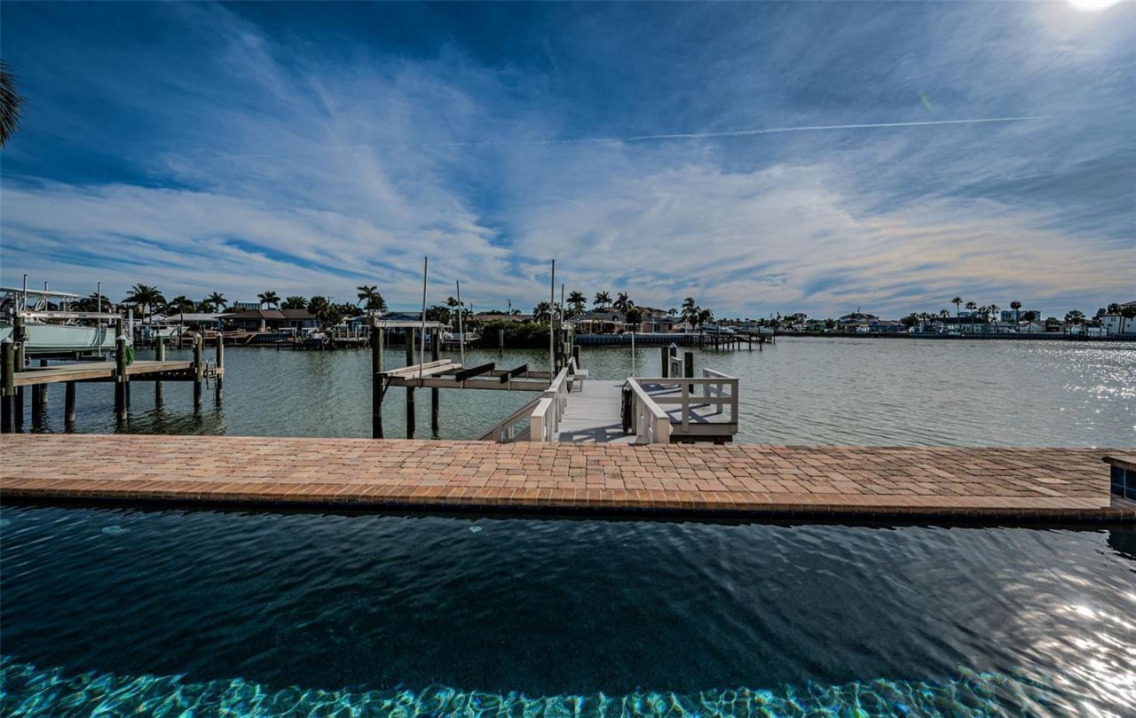 7942 3rd Avenue S, Saint Petersburg, FL 33707 Photo