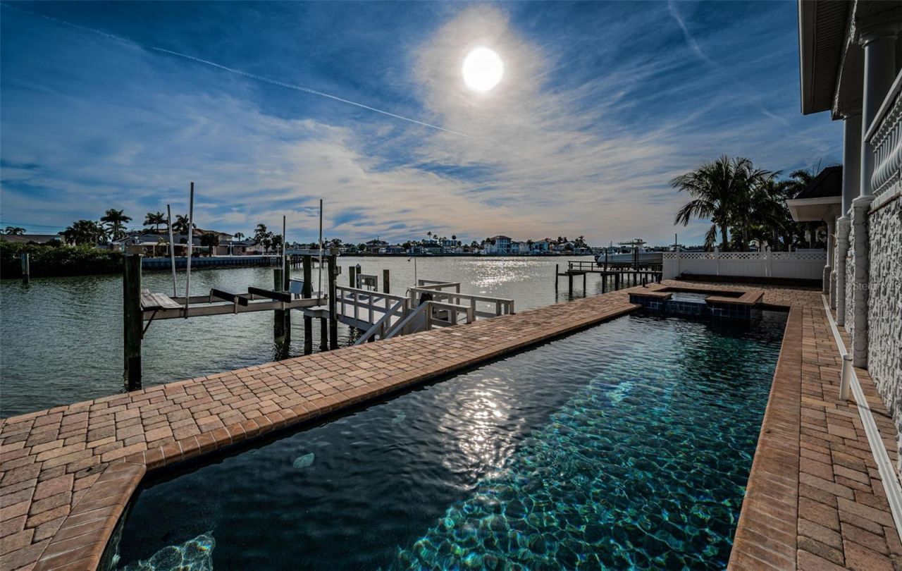 7942 3rd Avenue S, Saint Petersburg, FL 33707 Photo