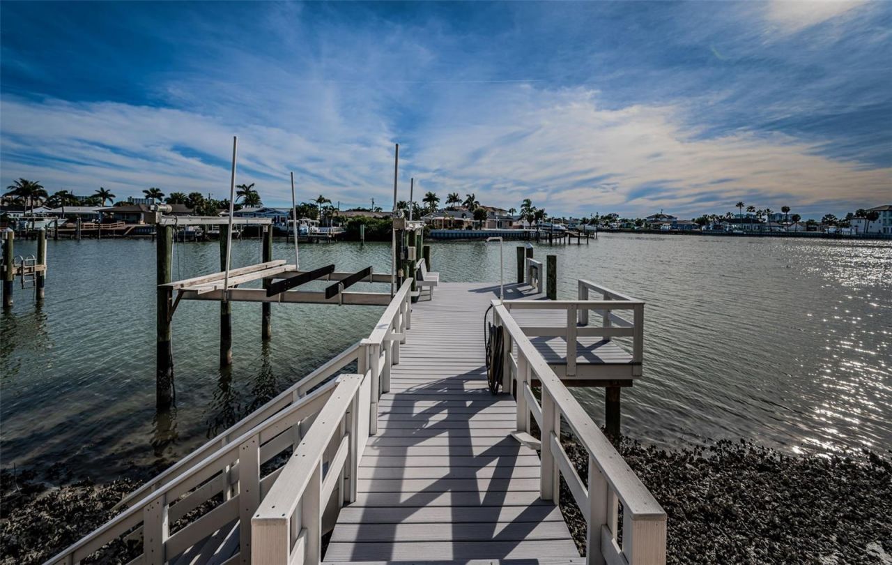 7942 3rd Avenue S, Saint Petersburg, FL 33707 Photo