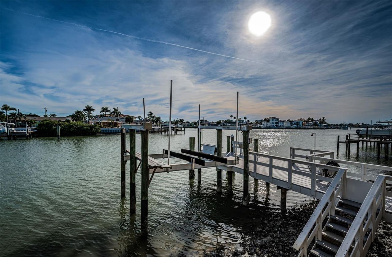 7942 3rd Avenue S, Saint Petersburg, FL 33707 Photo