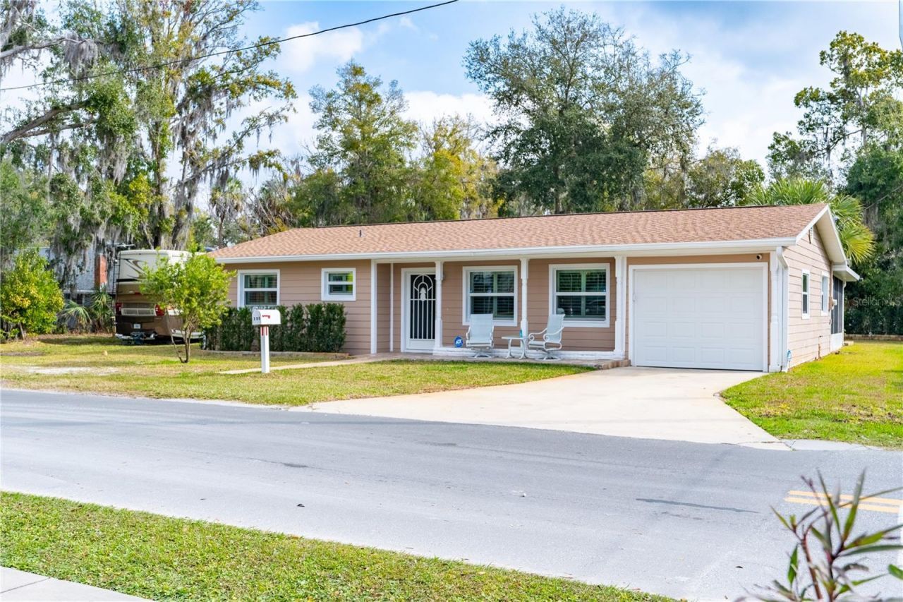 305 NE 1st Avenue, Crystal River, FL 34429 Main Photo