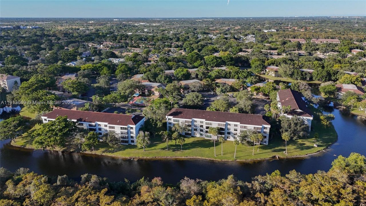 4133 S Carambola Cir S, Unit G203, Coconut Creek, FL 33066 Photo