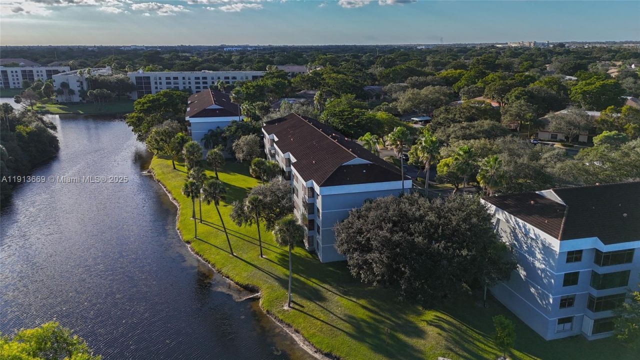 4133 S Carambola Cir S, Unit G203, Coconut Creek, FL 33066 Photo