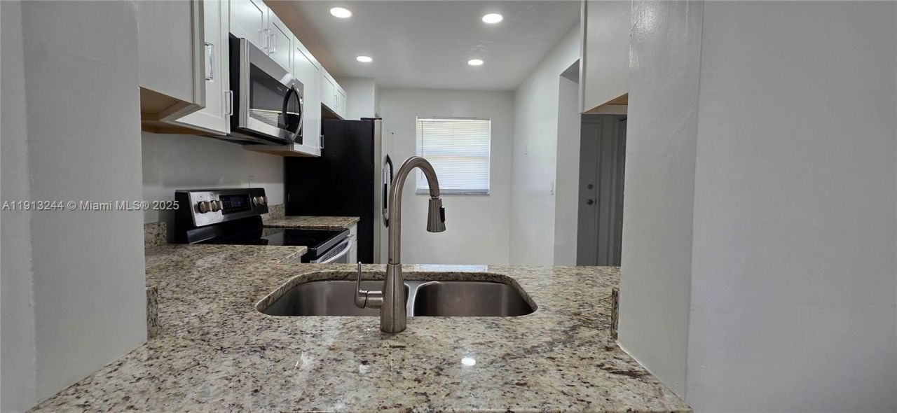 9000 NW 28th Dr, Unit 1-102, Coral Springs, FL 33065 Photo