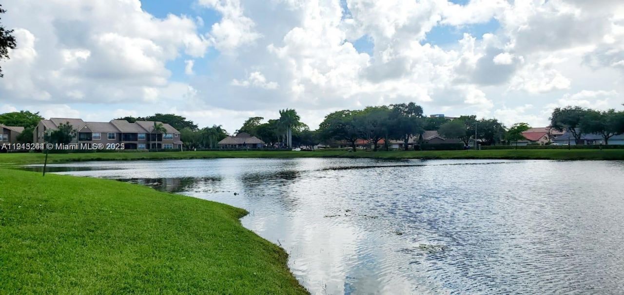 9000 NW 28th Dr, Unit 1-102, Coral Springs, FL 33065 Photo