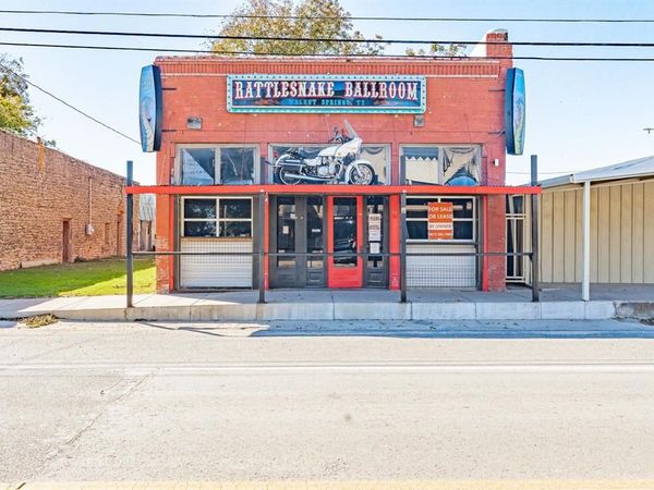 4153 3rd Street , Walnut Springs, TX 76690