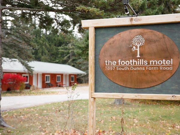 7097 Dunns Farm Road S, Maple City, MI 49664