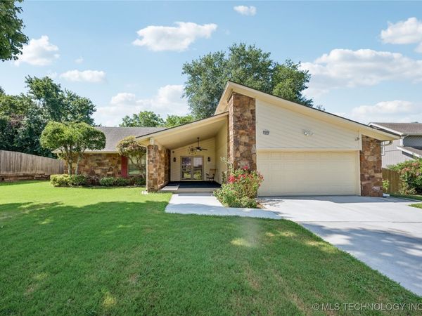 1505 W Fredericksburg Street, Broken Arrow, OK 74011