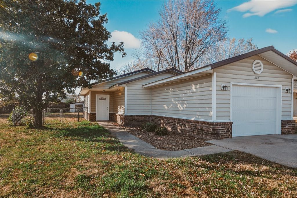 806 SW Tater Black Road, Bentonville, AR 72712 Main Photo