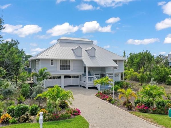 220 Daniel DR, SANIBEL, FL 33957