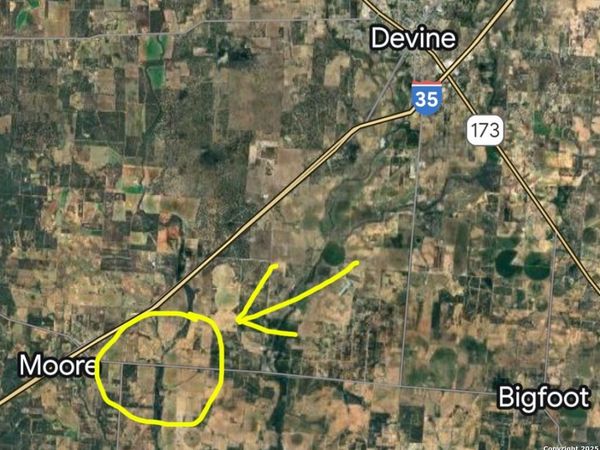 146 CR 2666, Moore, TX 78057