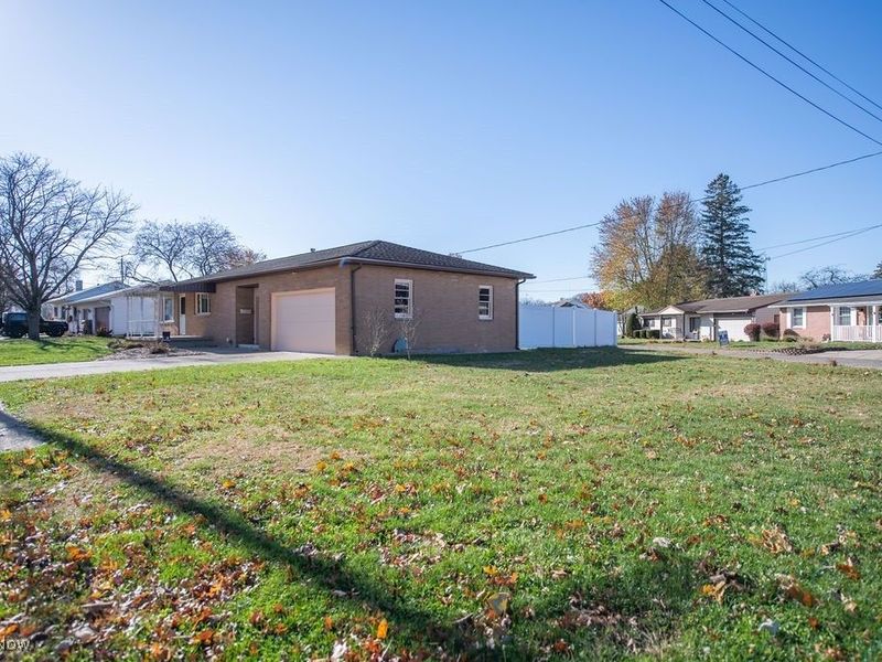 642 Jordan Drive NW, New Philadelphia, OH 44663 Photo 5