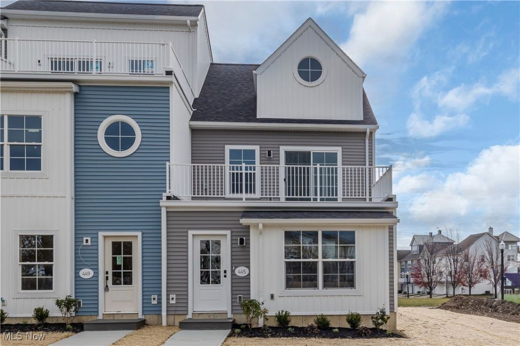 445 Harbor Lane, Lorain, OH 44052