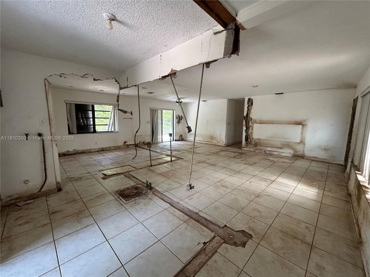 10441 SW 48th St, Miami, FL 33165 Photo