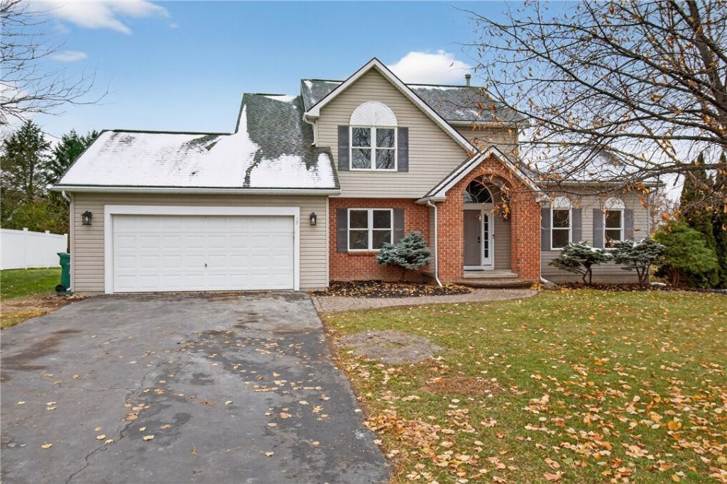 17 Birchmount Circle, Henrietta, NY 14586 Main Photo