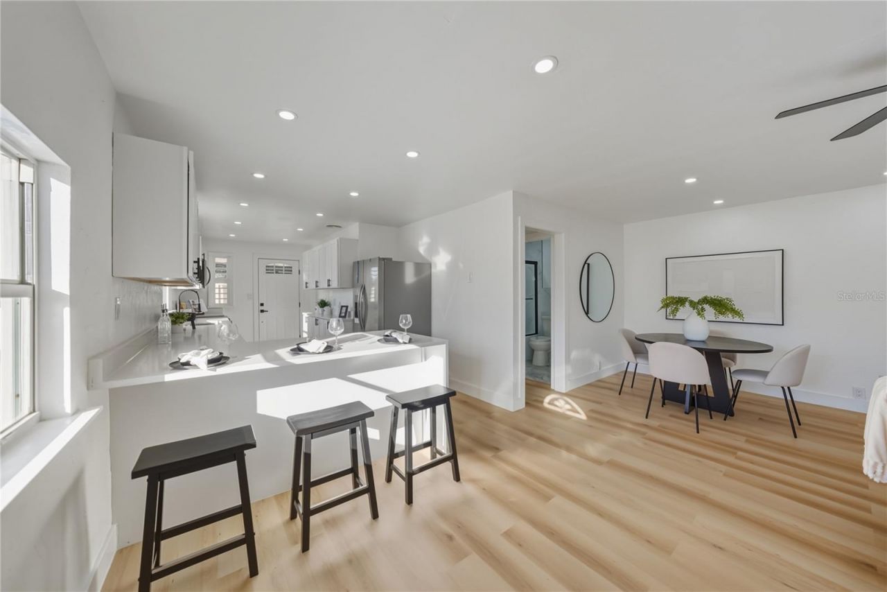 542 64th Street S, Saint Petersburg, FL 33707 Photo