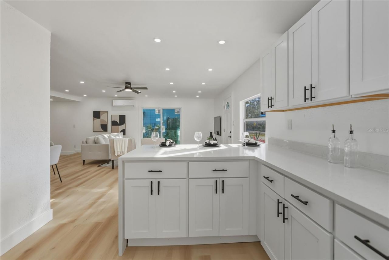 542 64th Street S, Saint Petersburg, FL 33707 Photo