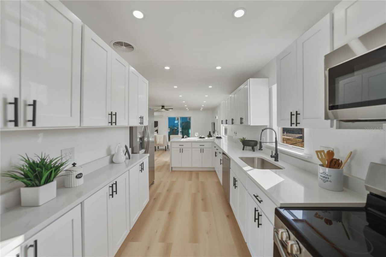 542 64th Street S, Saint Petersburg, FL 33707 Photo