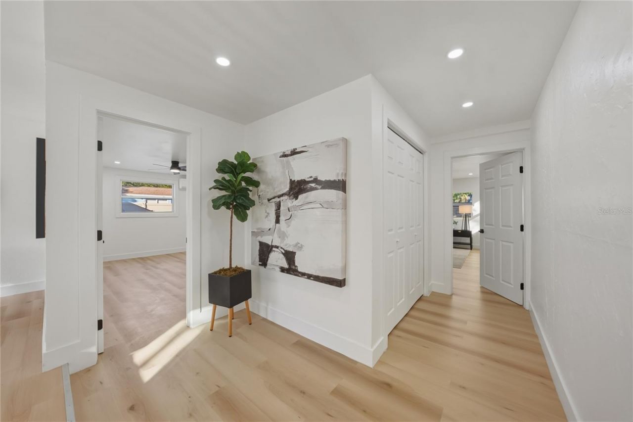 542 64th Street S, Saint Petersburg, FL 33707 Photo