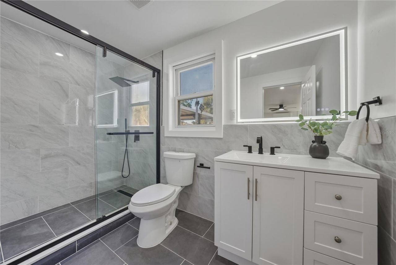 542 64th Street S, Saint Petersburg, FL 33707 Photo