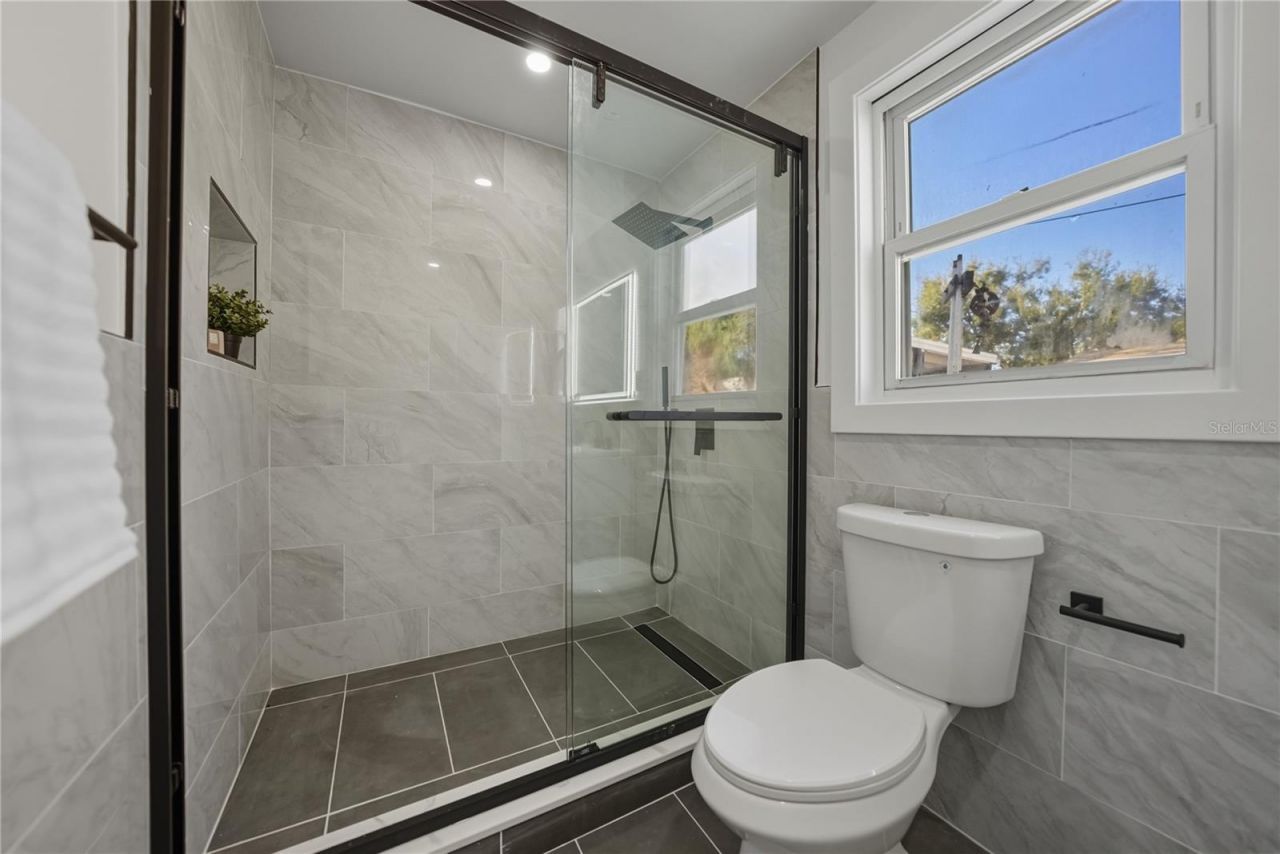 542 64th Street S, Saint Petersburg, FL 33707 Photo